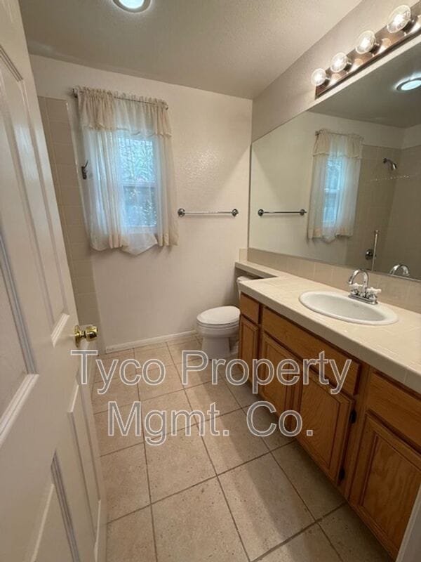 Building Photo - 2021 Pleasant Waters Ct