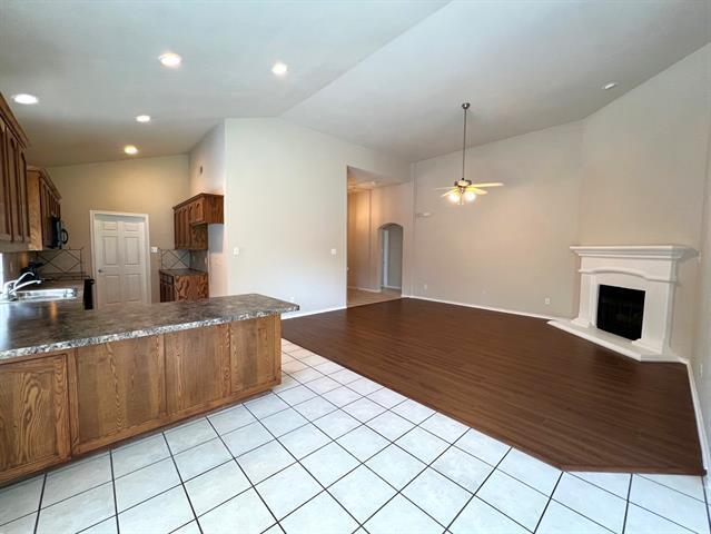 Building Photo - 2128 Carlotta Dr