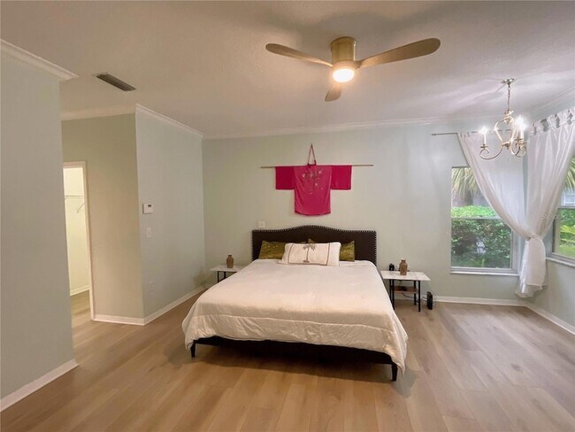 Building Photo - 4489 Oak View Dr