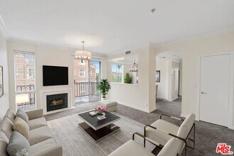 Building Photo - 585 N Rossmore Ave