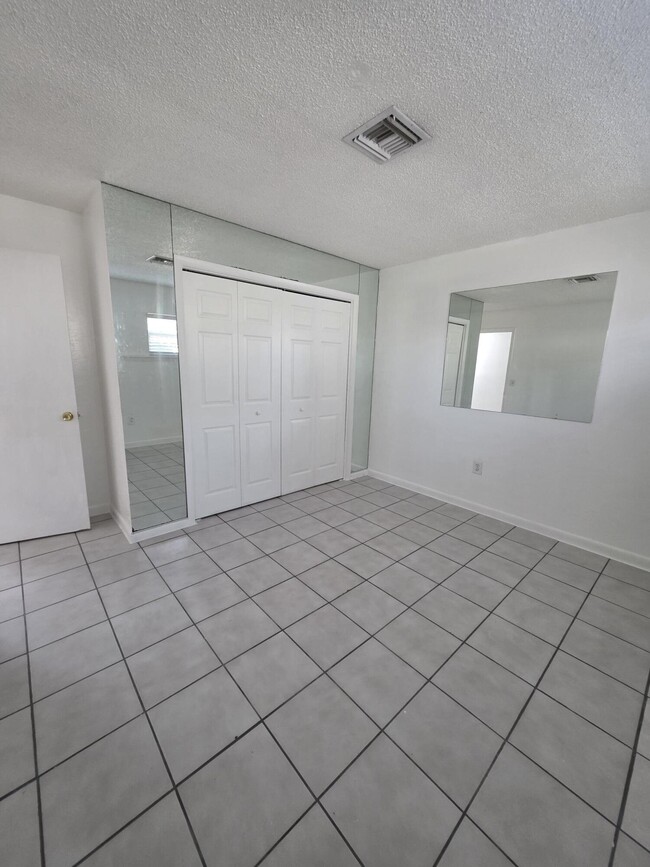 Building Photo - 4776 Carver St