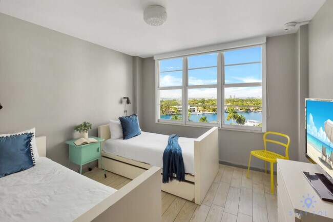Building Photo - 5151 Collins Ave