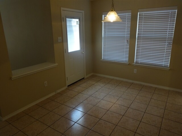 Building Photo - 522 Robinwood Dr
