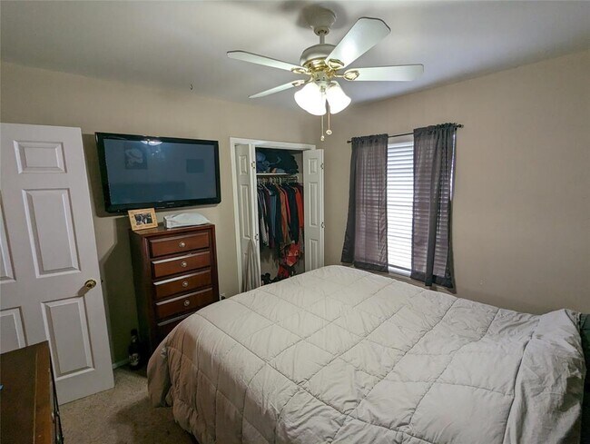 Building Photo - 1514 Glencrest Dr