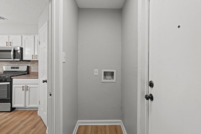 Building Photo - 7215 Trogon Ln