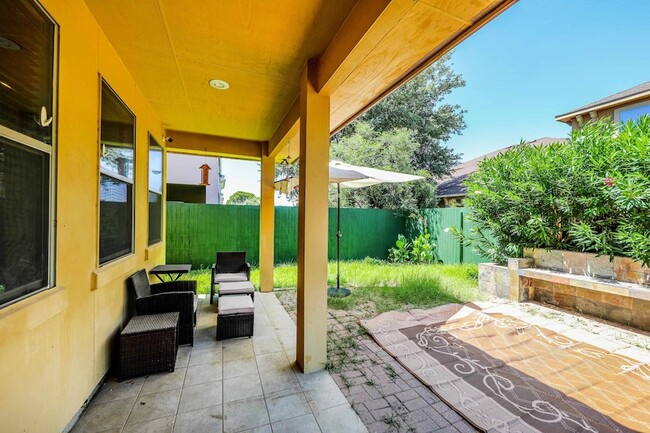 Building Photo - 9813 Sandhill Dr