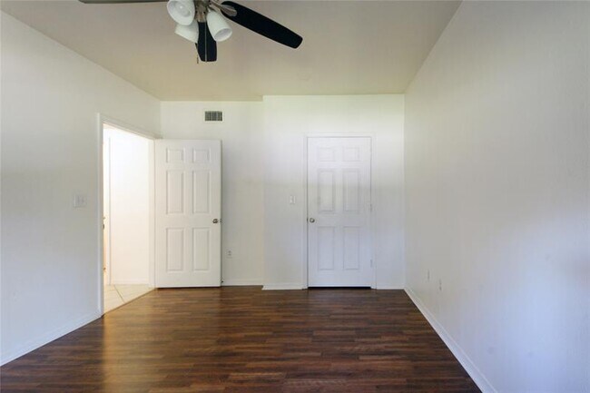 Building Photo - 6533 Emerald Dunes Dr