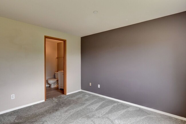 Building Photo - Spacious 3-Bed, 2-Bath Home with Private P...