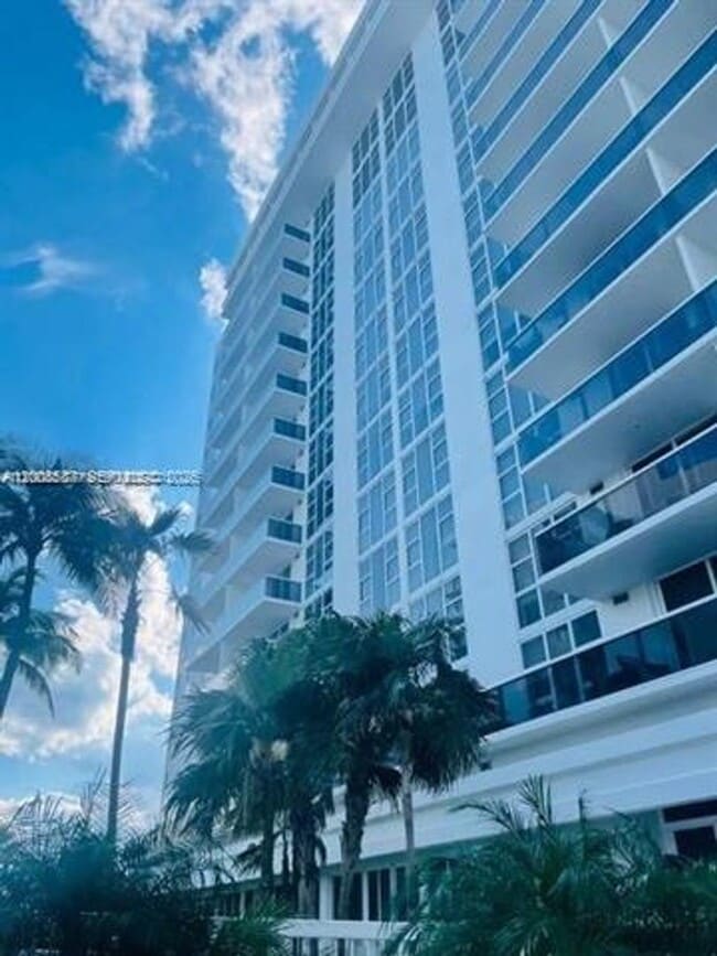 Building Photo - 10275 Collins Ave
