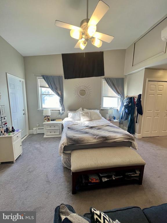 Building Photo - 125 Maple St