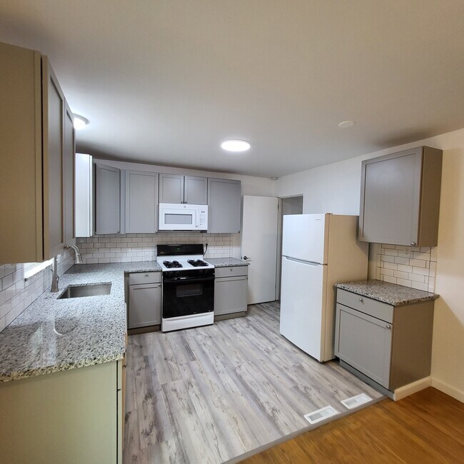 Building Photo - 549 Cumberland Rd