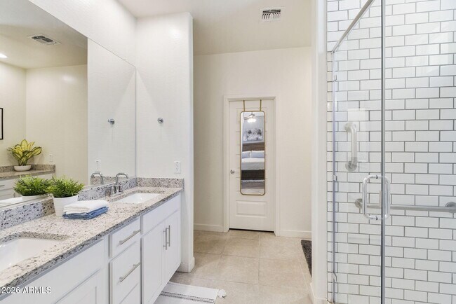 Building Photo - 2930 N Raven