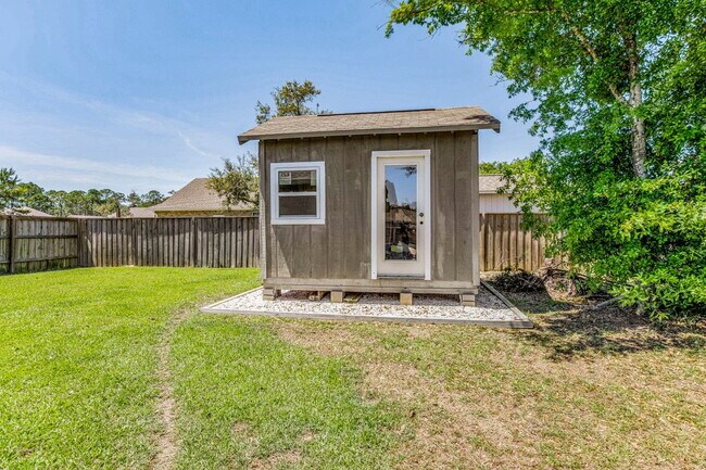 Building Photo - Bright, Beautiful Home in the Highly Desirable Sunrise Gated Community!