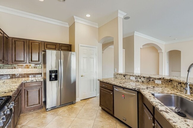 Building Photo - Beautiful, Secluded 3 bedroom home on golf...