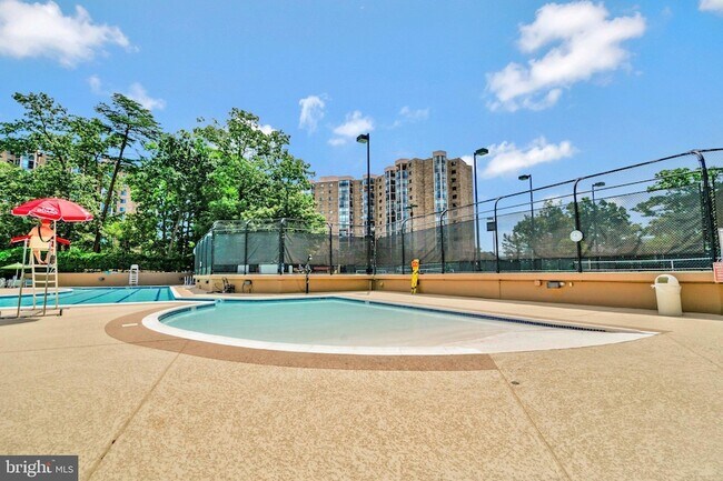 Building Photo - 5904 Mt Eagle Dr