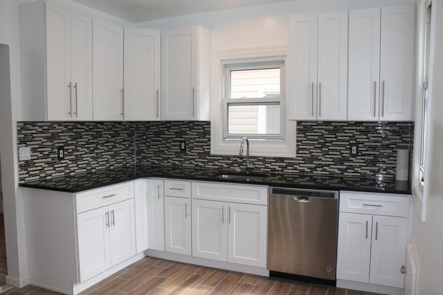 Building Photo - 6954 Loubet St