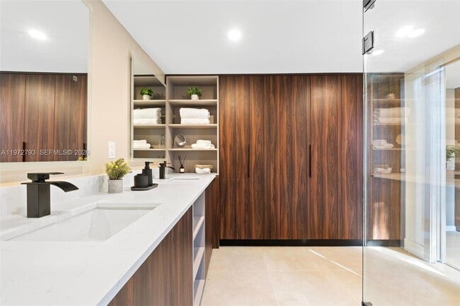 Building Photo - 1905 NW 62nd Terrace