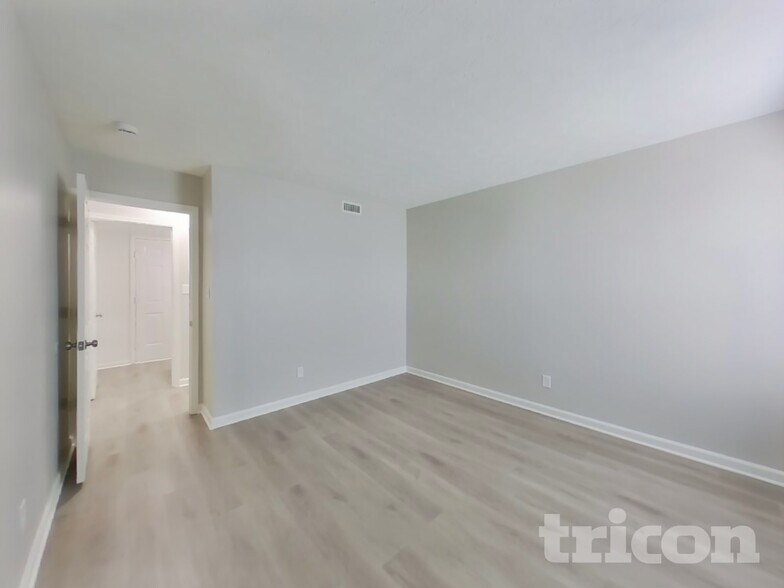 Building Photo - 1233 River Ridge Dr