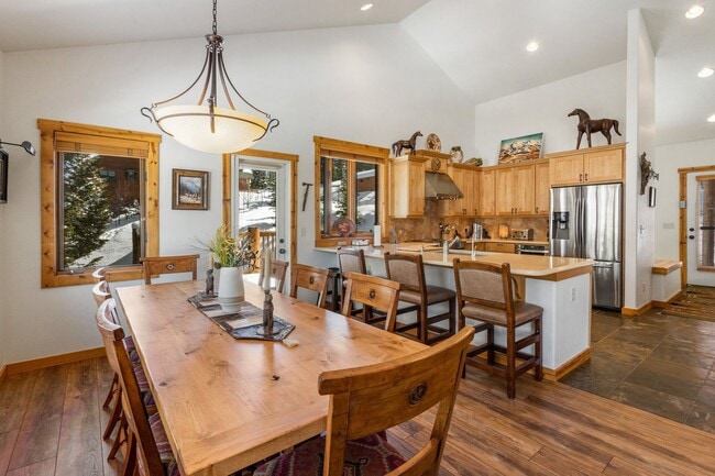 Building Photo - 4 Bed, 4 Bath Condo in The Big Sky Meadow with Garage!