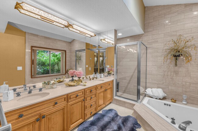 Building Photo - 216 W Kavenish Dr