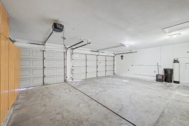 Building Photo - 3103 N Meadow Ln