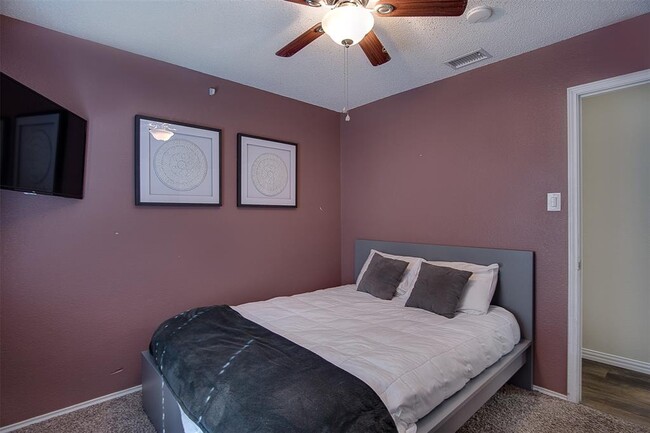 Building Photo - 2927 Chanute Dr