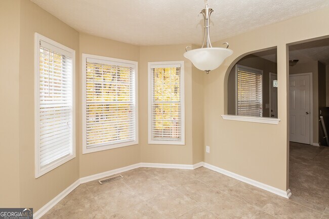Building Photo - 127 Kingswood Dr
