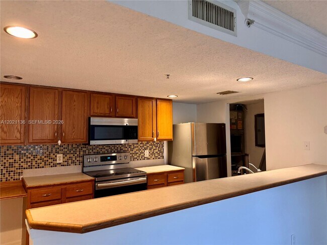 Building Photo - 9909 Westwood Dr