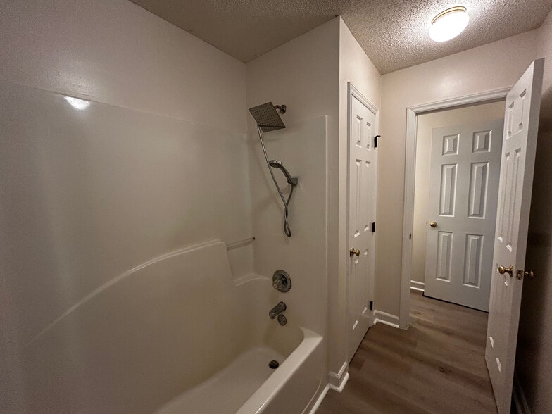 Building Photo - Room in Townhome on Oakland Hills Way