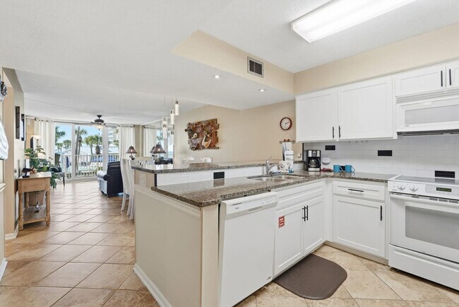 Building Photo - 7205 Thomas Dr