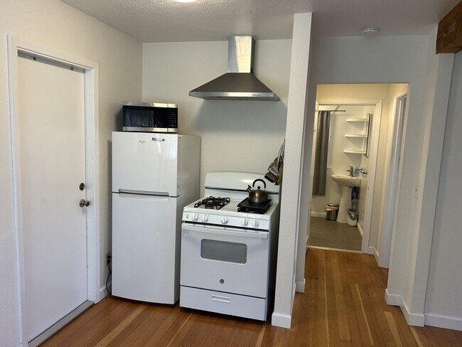Building Photo - Lovely 1 Bedroom, 1 Bathroom Unit with Office in West Petaluma
