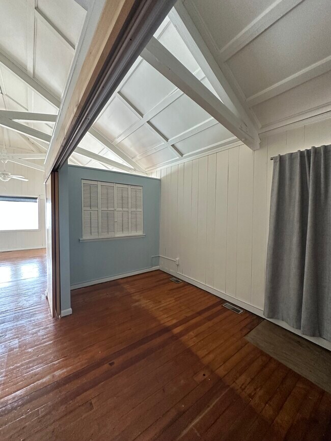 Building Photo - 852 Beach Rd