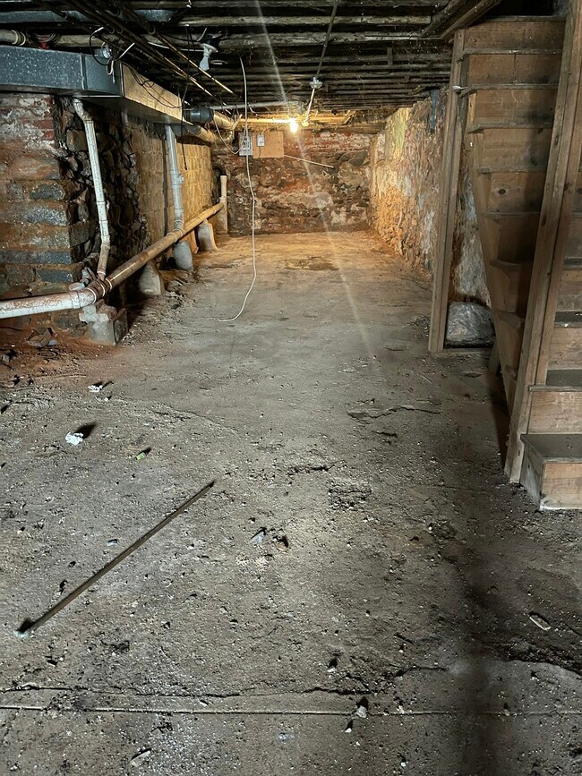 Building Photo - 2831 W Oxford St