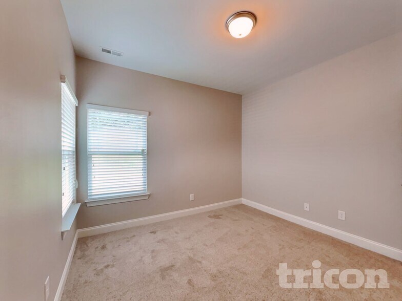 Building Photo - 2203 Wise Owl Dr