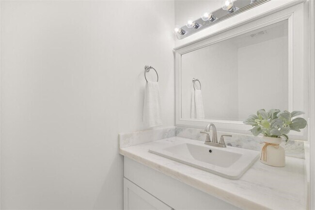 Building Photo - 3371 Continental Dr