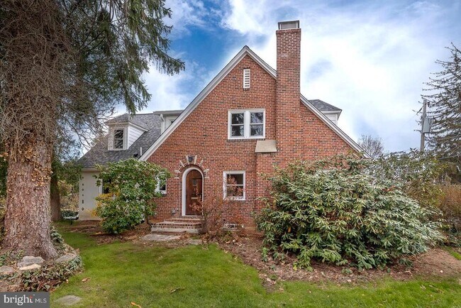 Building Photo - 28 Orchard Ln