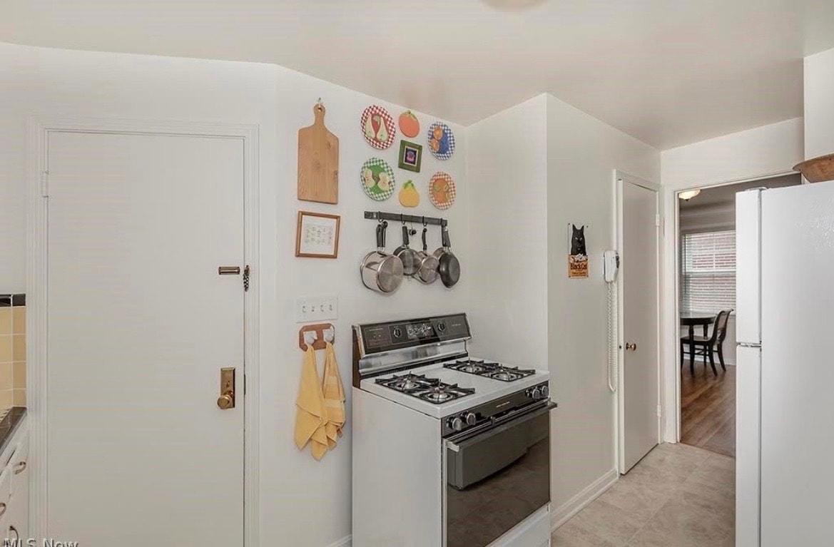 Building Photo - 13582 Cedar Rd