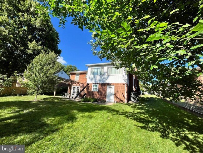 Building Photo - 10710 Jamaica Dr