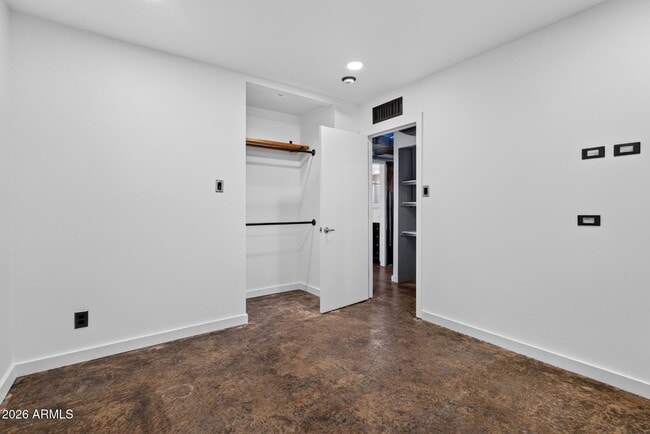 Building Photo - 346 E Papago Dr