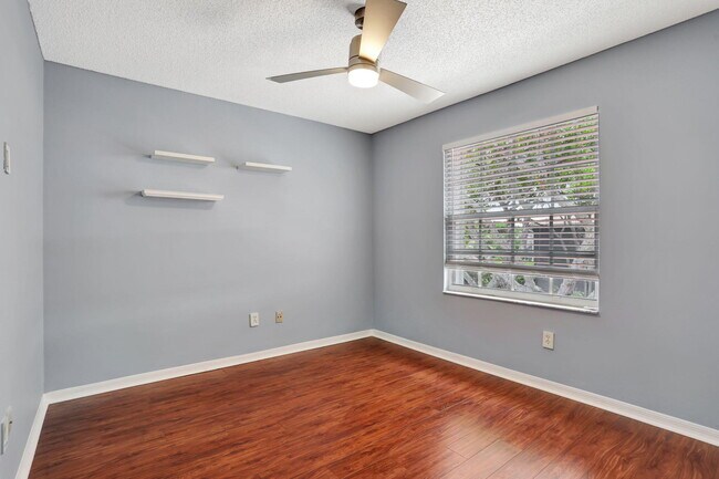 Building Photo - 6144 NW 78th Ct