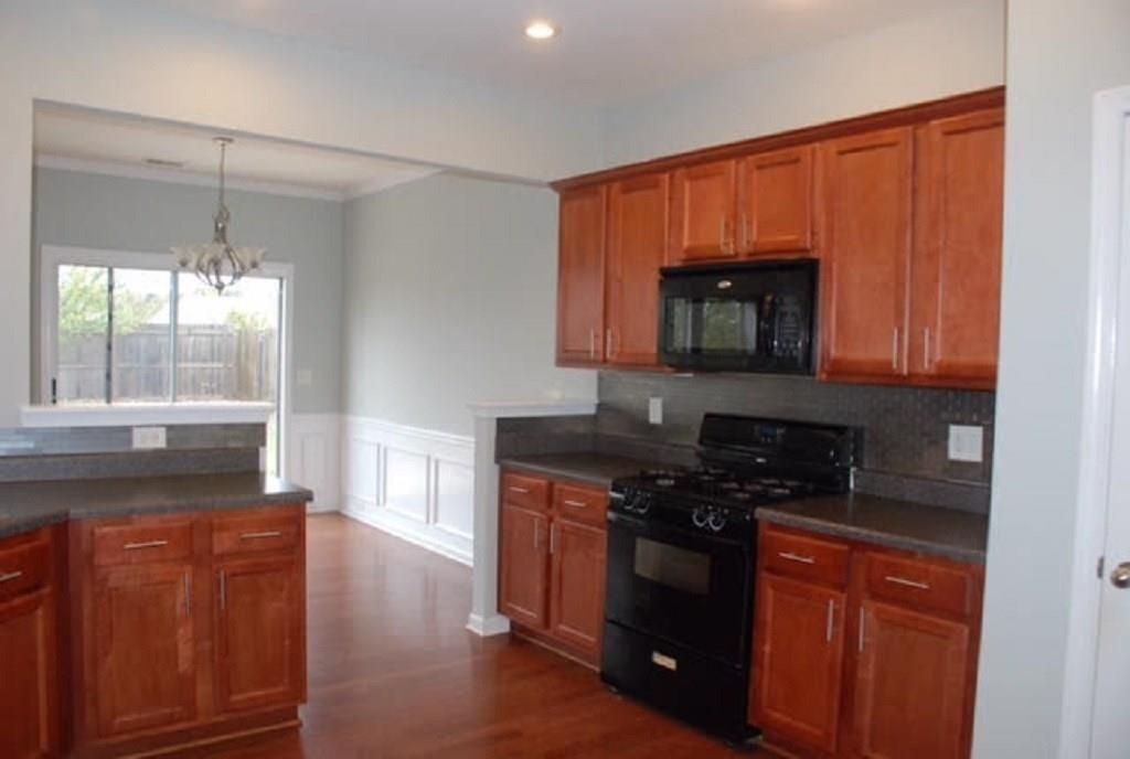 Building Photo - 5720 Weddington Dr