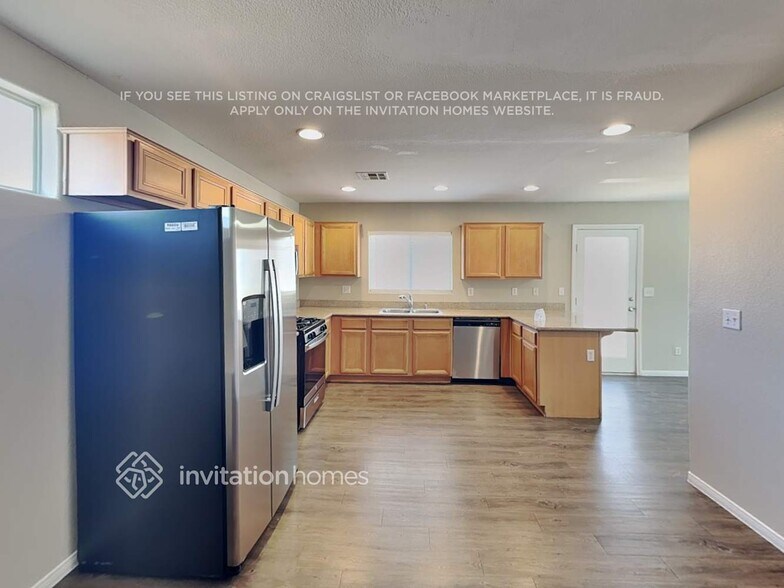 Building Photo - 5213 Los Pinos St
