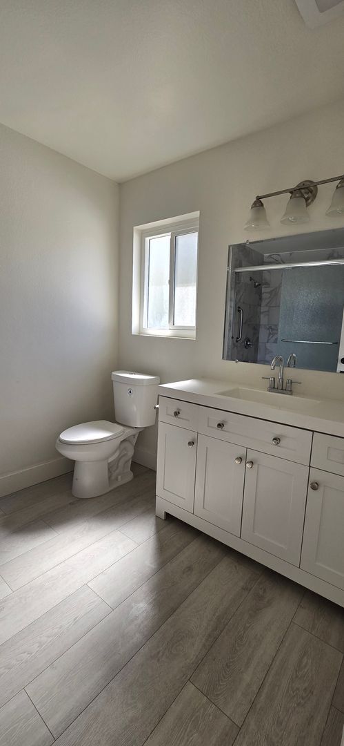 Building Photo - Beautifully Maintained & Convenient Townhome