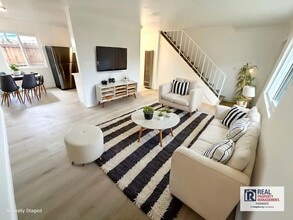 Building Photo - M 1st