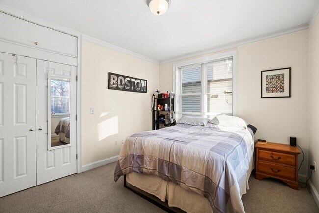 Building Photo - 8 Howell St