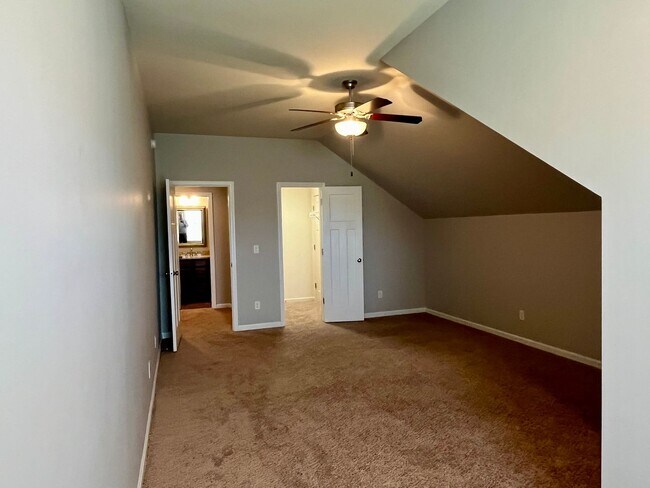 Building Photo - Deer Creek - 4BR/ 2 story/ 2500+SQFT