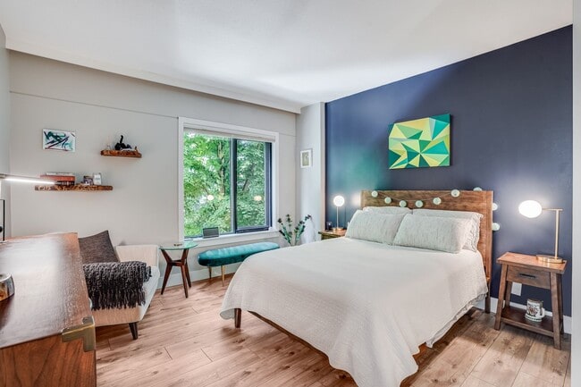 Building Photo - Beautiful 2 Bed, 2 Bath Rental Condo in Portland Goose Hollow neighborhood!