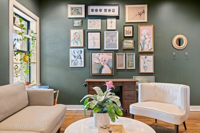 Building Photo - 1454 W Roscoe St