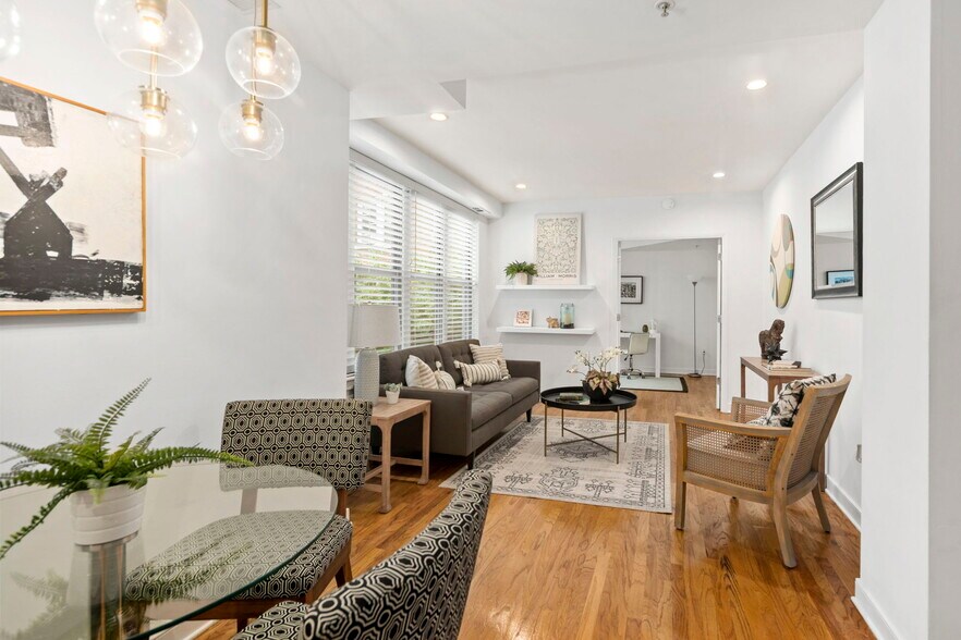 Building Photo - 1445 N St NW