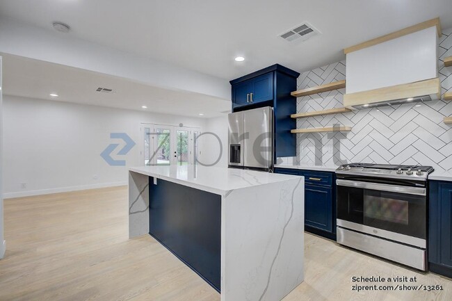 Building Photo - 2602 Deodar St